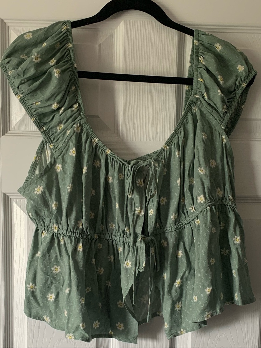 NWT lovesick by torrid Sage Green Floral Tie-Front Peplum Crop Top